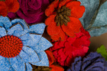 Couronne florale coloree en feutrine - image 14