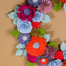 Couronne florale coloree en feutrine - image 16